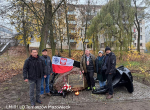 „Naród, który nie szanuje swej przeszłości, nie zasługuje na szacunek teraźniejszości i nie ma prawa do przyszłości”