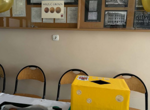 Szkolny kiermasz ciast w ramach akcji " Gorączka Złota"